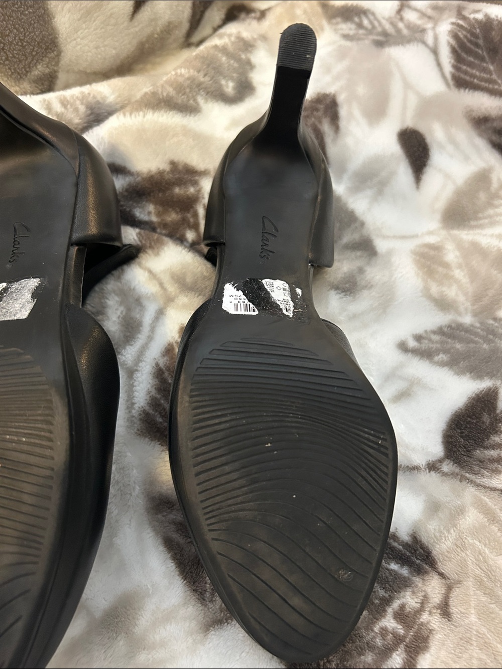 Clarks Black Cross-Strap Mid Heels - Picture 3 of 5